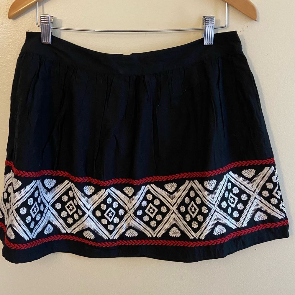 NWT Forever 21 embroidered skirt Large
